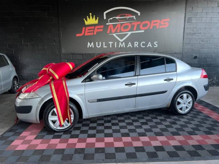 RENAULT - MÉGANE - 2008/2008 - Prata - R$ 21.900,00