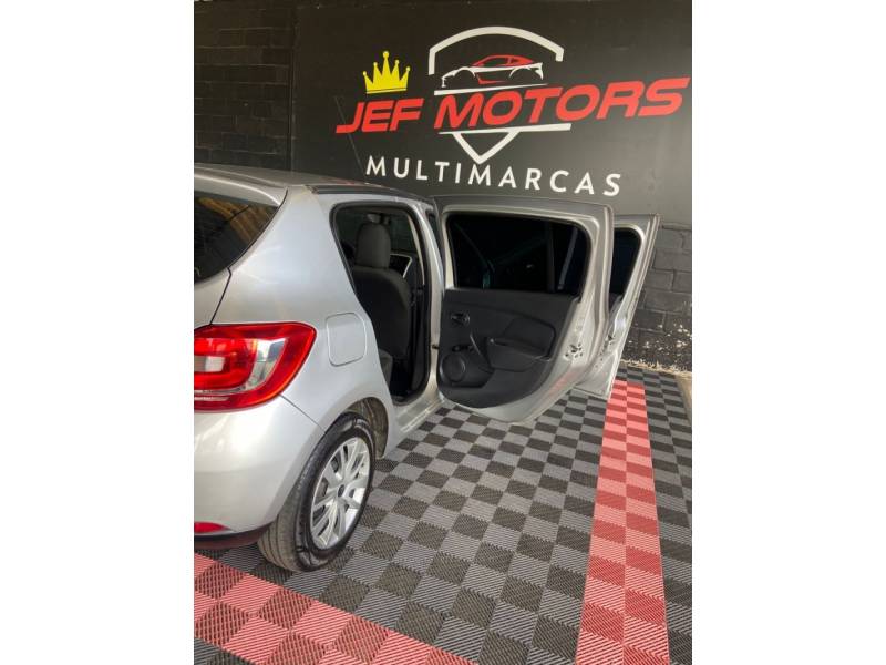 RENAULT - SANDERO - 2015/2015 - Prata - R$ 35.900,00