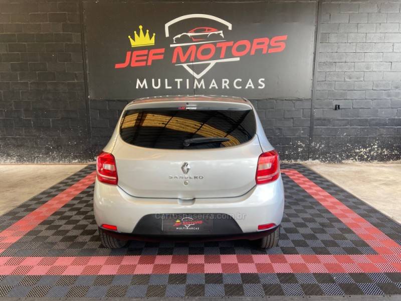 RENAULT - SANDERO - 2015/2015 - Prata - R$ 35.900,00