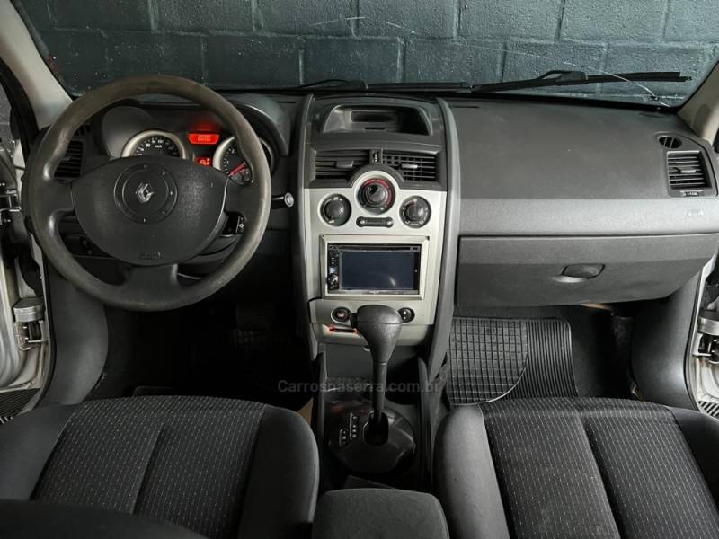 RENAULT - MÉGANE - 2008/2008 - Prata - R$ 21.900,00