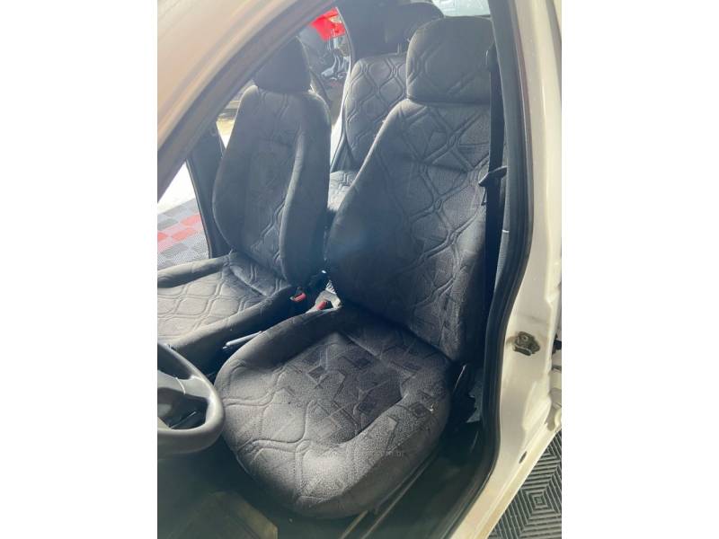 CHEVROLET - CELTA - 2005/2005 - Branca - R$ 17.900,00