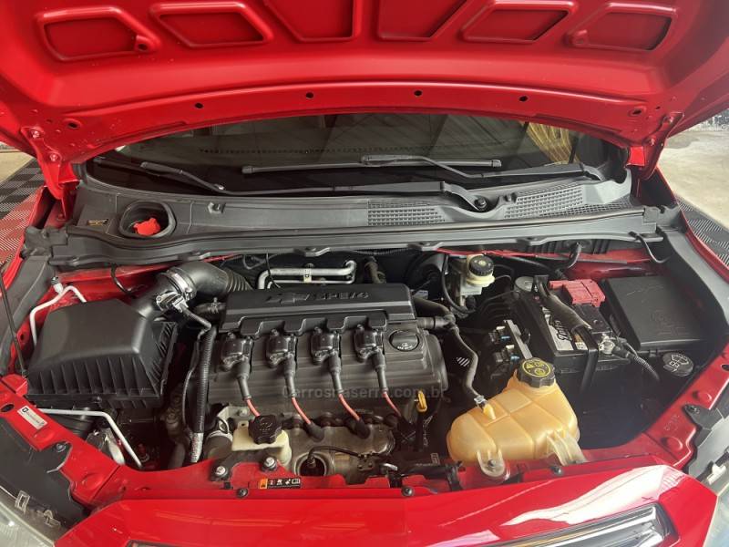 CHEVROLET - PRISMA - 2014/2014 - Vermelha - R$ 49.900,00