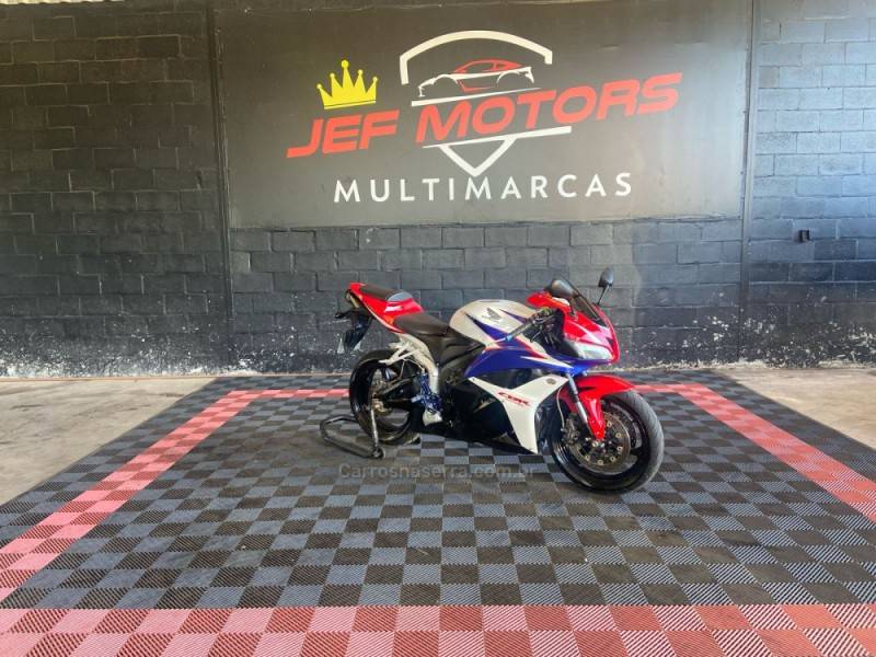 HONDA - CBR 600RR - 2010/2010 - Vermelha - R$ 44.900,00
