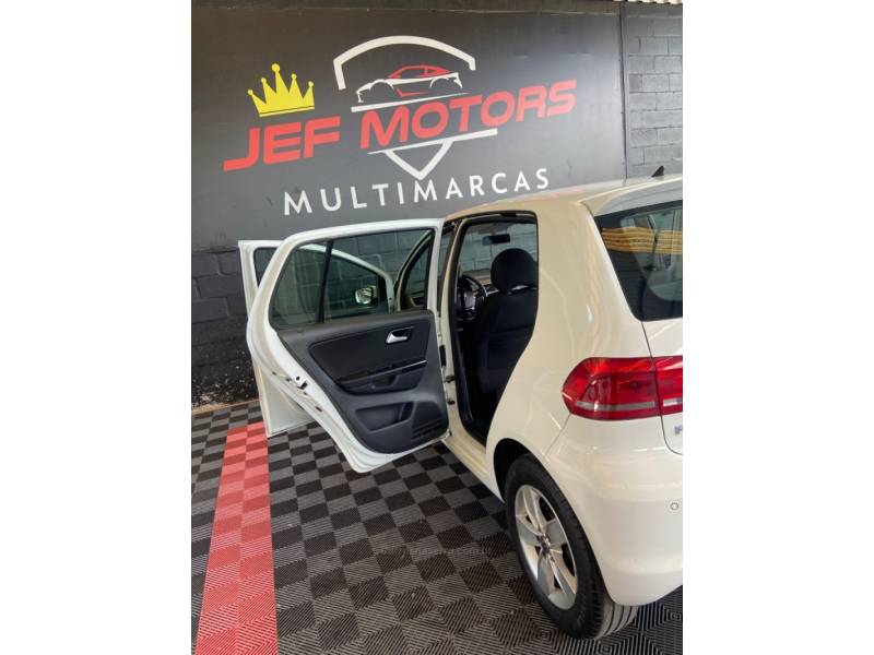 VOLKSWAGEN - FOX - 2017/2018 - Branca - R$ 54.900,00