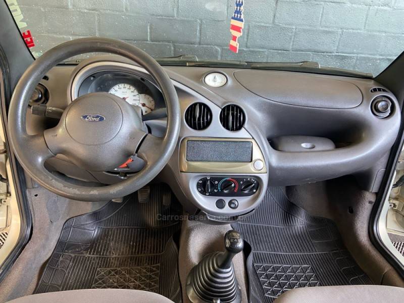 FORD - KA - 2004/2004 - Dourada - R$ 13.900,00