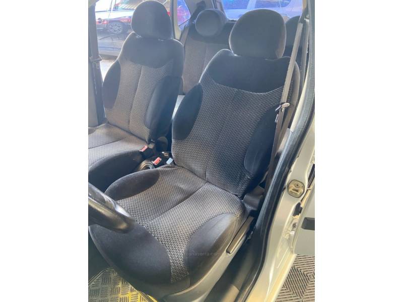 CITROËN - C3 - 2006/2006 - Prata - R$ 18.900,00