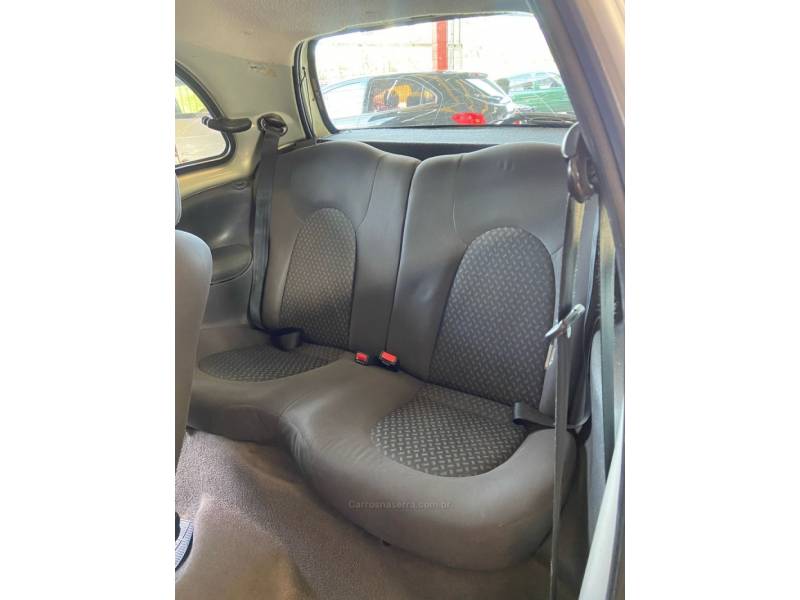 FORD - KA - 2004/2004 - Dourada - R$ 13.900,00