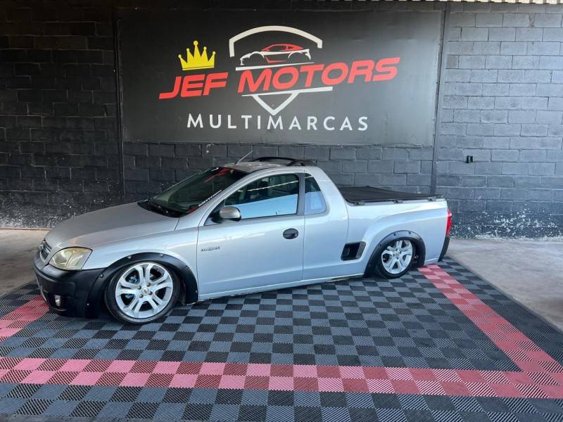 CHEVROLET - MONTANA - 2004/2004 - Prata - R$ 32.900,00