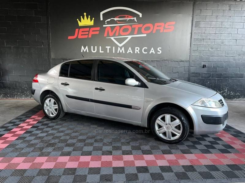 RENAULT - MÉGANE - 2008/2008 - Prata - R$ 21.900,00