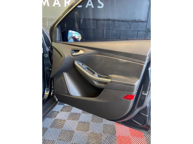 FORD - FOCUS - 2013/2014 - Preta - R$ 51.900,00