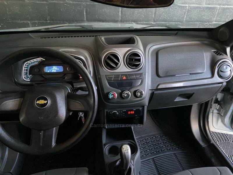 CHEVROLET - MONTANA - 2013/2013 - Prata - R$ 41.900,00