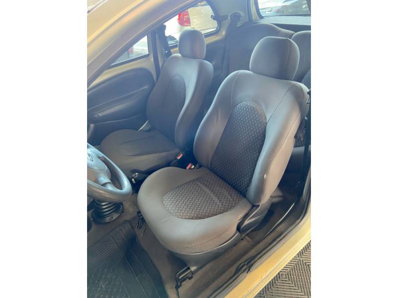 FORD - KA - 2004/2004 - Dourada - R$ 13.900,00