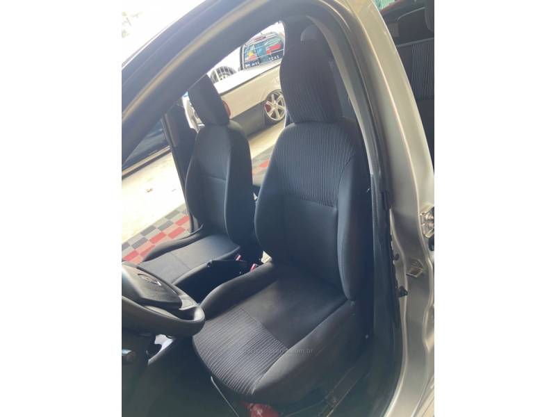 RENAULT - SANDERO - 2015/2015 - Prata - R$ 35.900,00