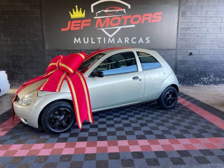FORD - KA - 2004/2004 - Dourada - R$ 13.900,00
