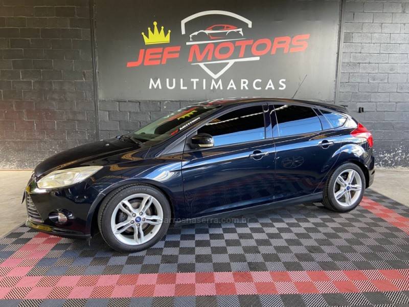 FORD - FOCUS - 2013/2014 - Preta - R$ 51.900,00