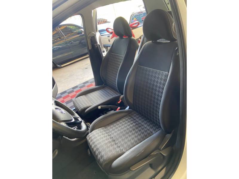 VOLKSWAGEN - FOX - 2017/2018 - Branca - R$ 54.900,00