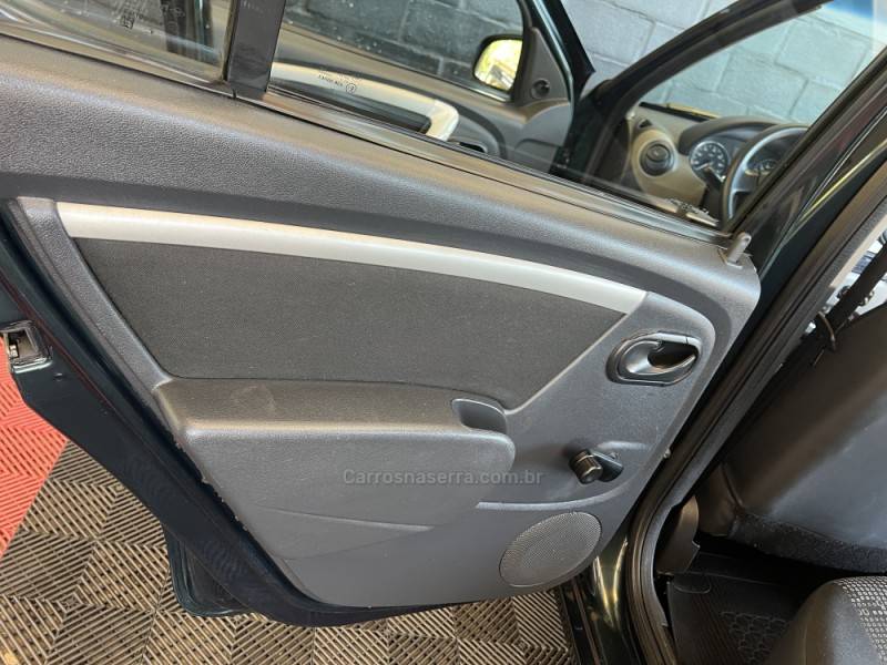 RENAULT - SANDERO - 2010/2010 - Verde - R$ 29.900,00