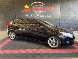 FORD - FOCUS - 2013/2014 - Preta - R$ 51.900,00