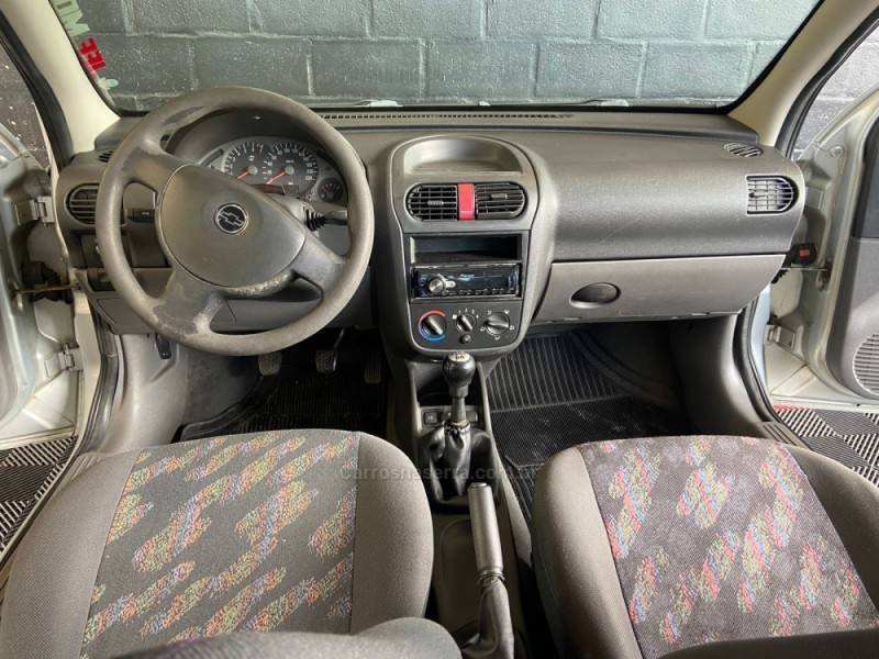 CHEVROLET - CORSA - 2005/2005 - Cinza - R$ 22.900,00