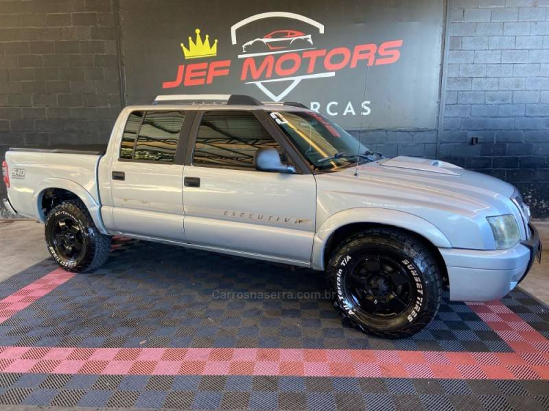 CHEVROLET - S10 - 2010/2010 - Prata - R$ 64.900,00