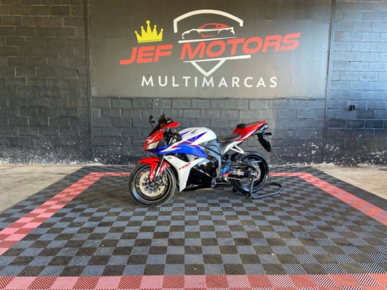 HONDA - CBR 600RR - 2010/2010 - Vermelha - R$ 44.900,00