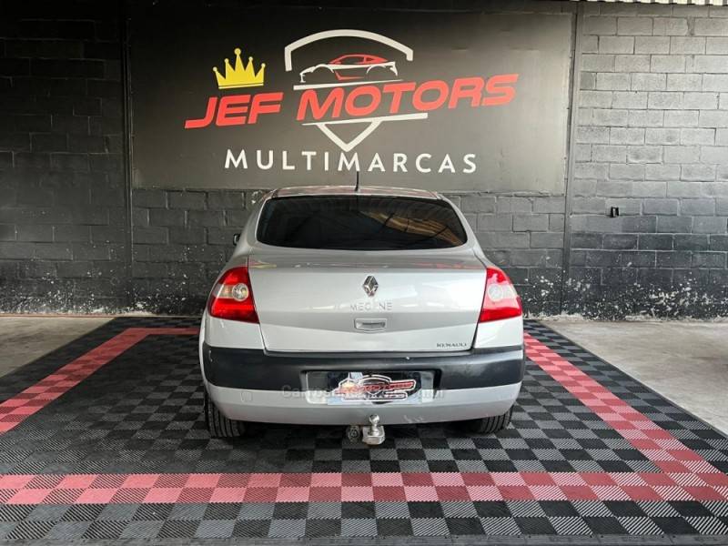 RENAULT - MÉGANE - 2008/2008 - Prata - R$ 21.900,00