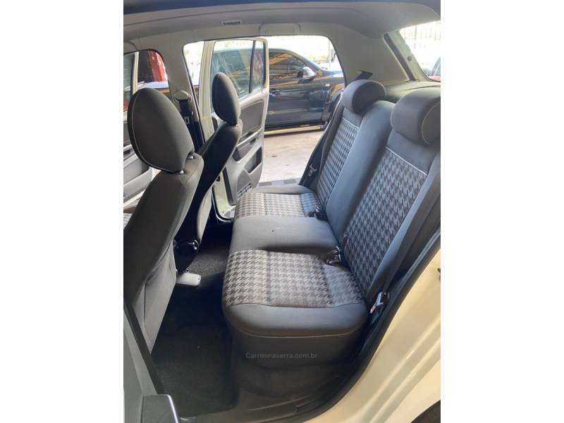 VOLKSWAGEN - FOX - 2017/2018 - Branca - R$ 54.900,00