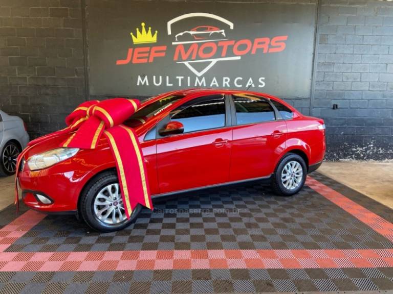 FIAT - GRAND SIENA - 2017/2017 - Vermelha - R$ 48.900,00