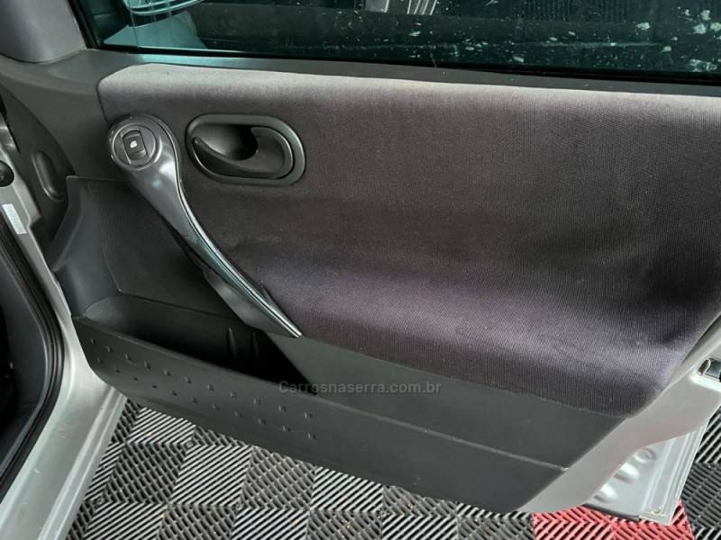 RENAULT - MÉGANE - 2008/2008 - Prata - R$ 21.900,00