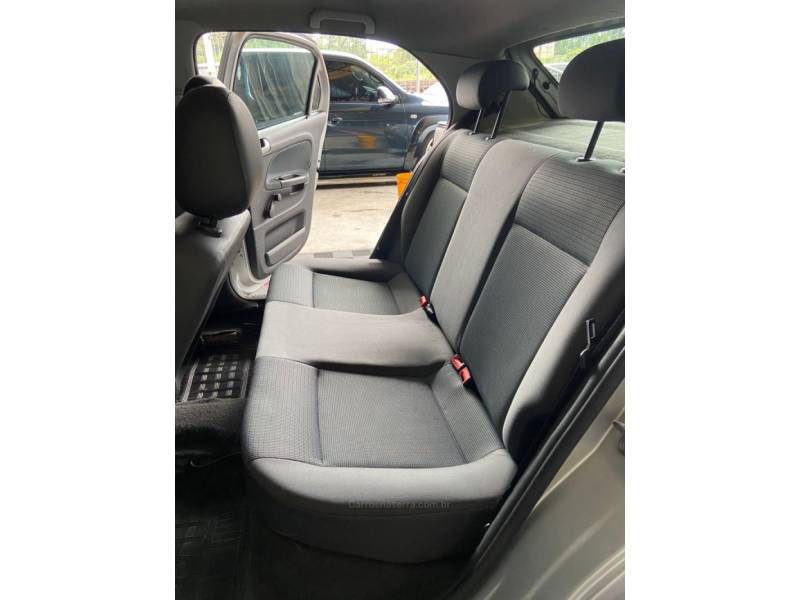 VOLKSWAGEN - GOL - 2013/2013 - Prata - R$ 33.900,00