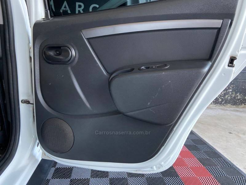 RENAULT - DUSTER - 2014/2015 - Branca - R$ 55.900,00