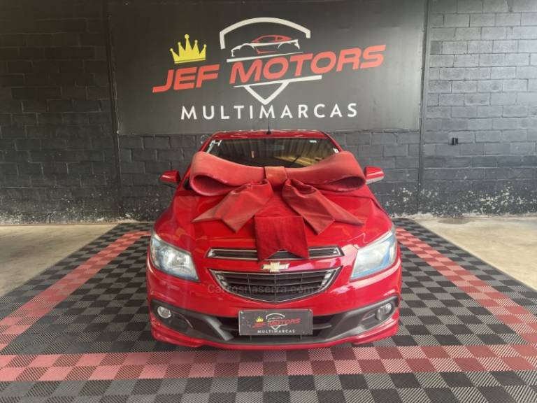 CHEVROLET - PRISMA - 2014/2014 - Vermelha - R$ 49.900,00