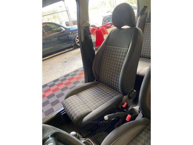 VOLKSWAGEN - FOX - 2017/2018 - Branca - R$ 54.900,00