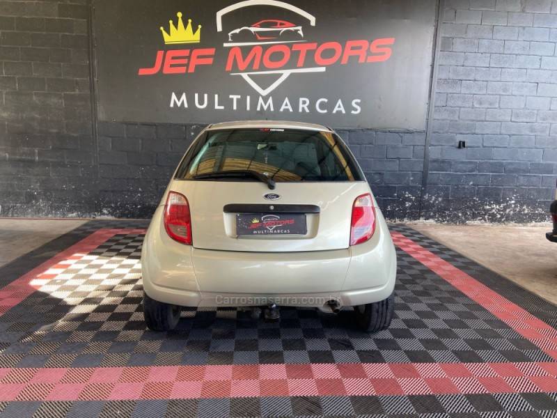 FORD - KA - 2004/2004 - Dourada - R$ 13.900,00