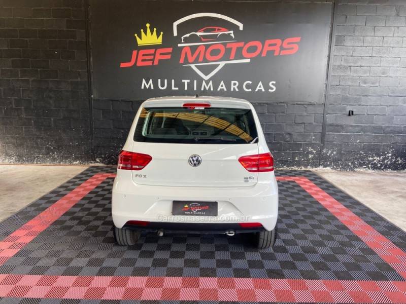 VOLKSWAGEN - FOX - 2017/2018 - Branca - R$ 54.900,00